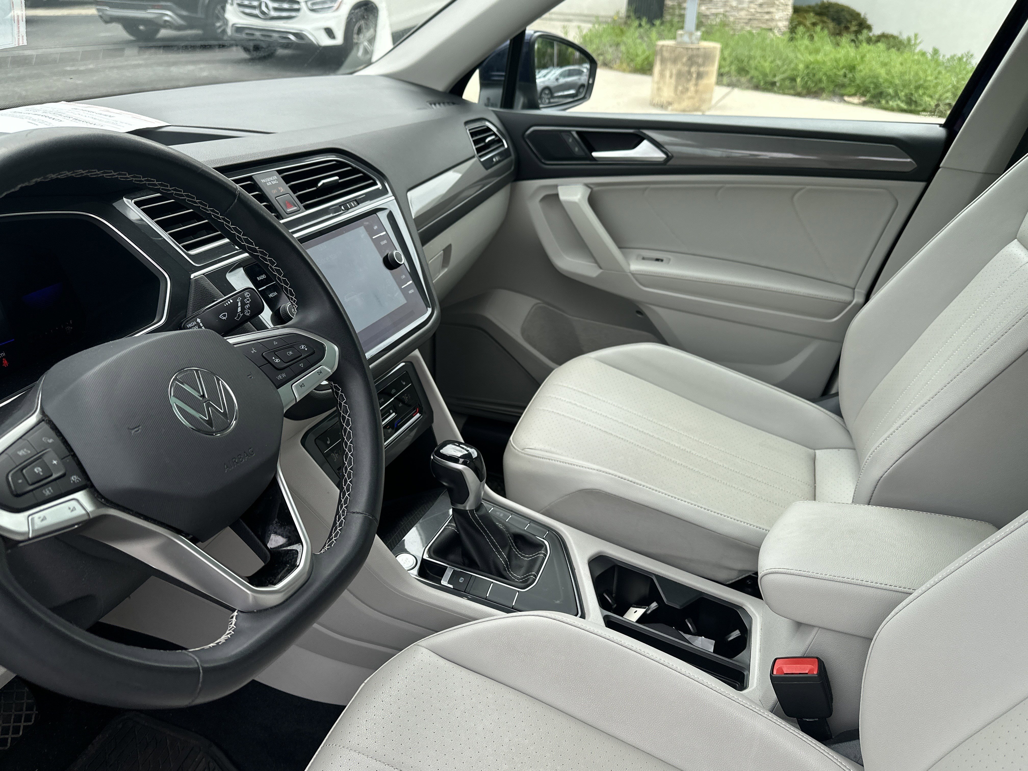 Used 2022 Volkswagen Tiguan SE FWD image 8