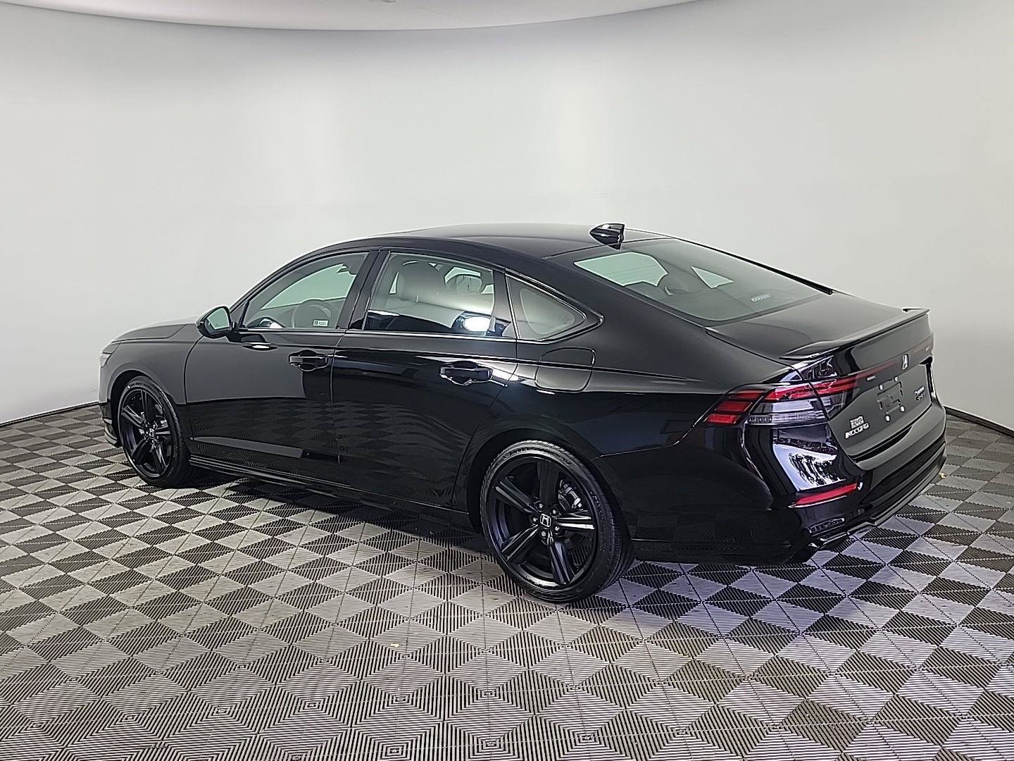 Used 2025 Honda Accord Sport image 9