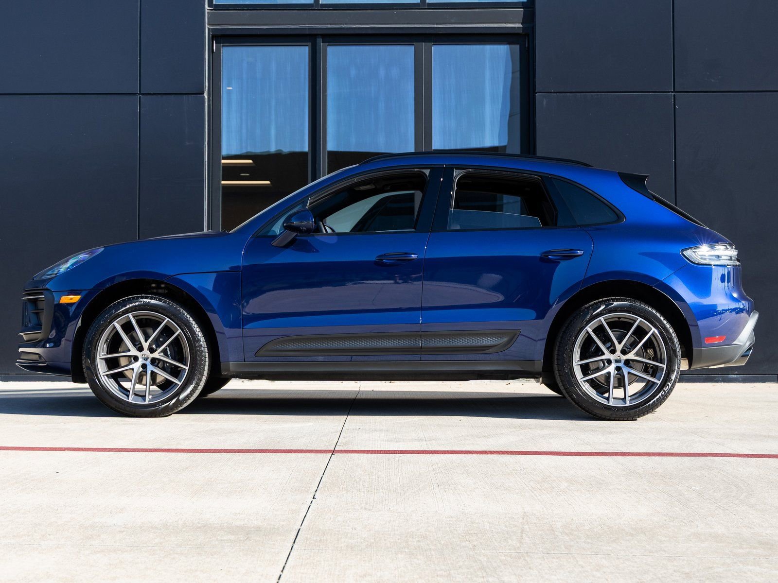 Certified 2026 Porsche Macan image 2