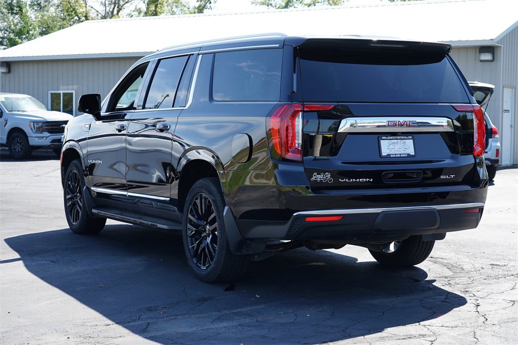 Used 2023 GMC Yukon XL SLT w/ SLT Luxury Package image 5