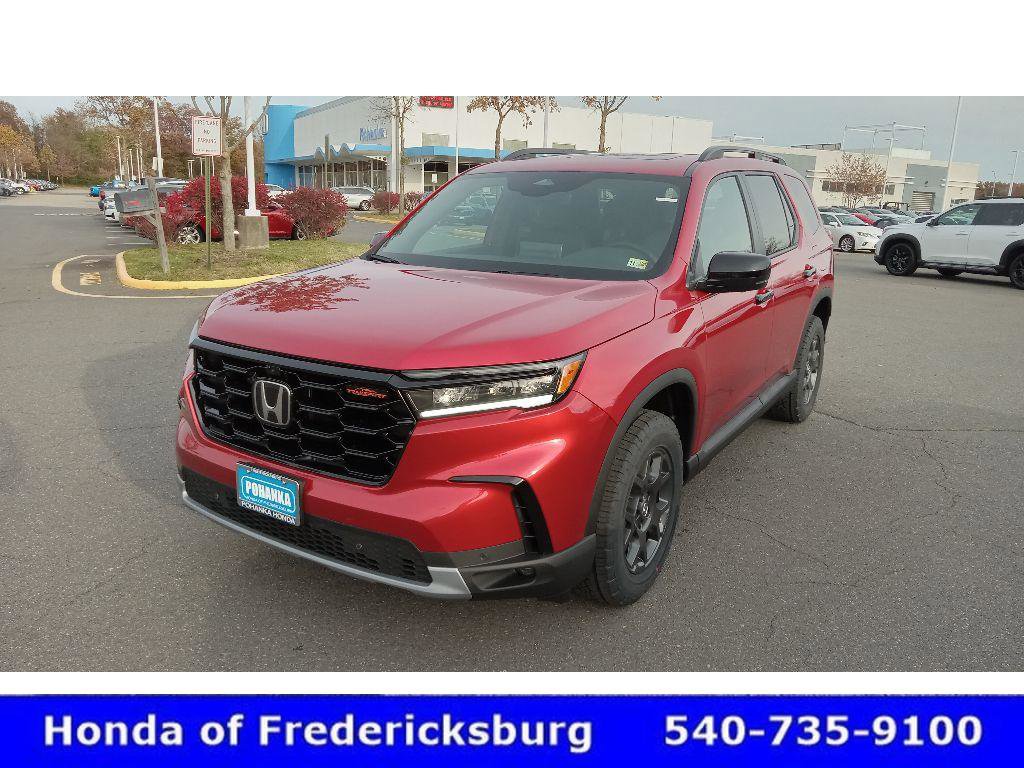 Certified 2025 Honda Pilot TrailSport image 3