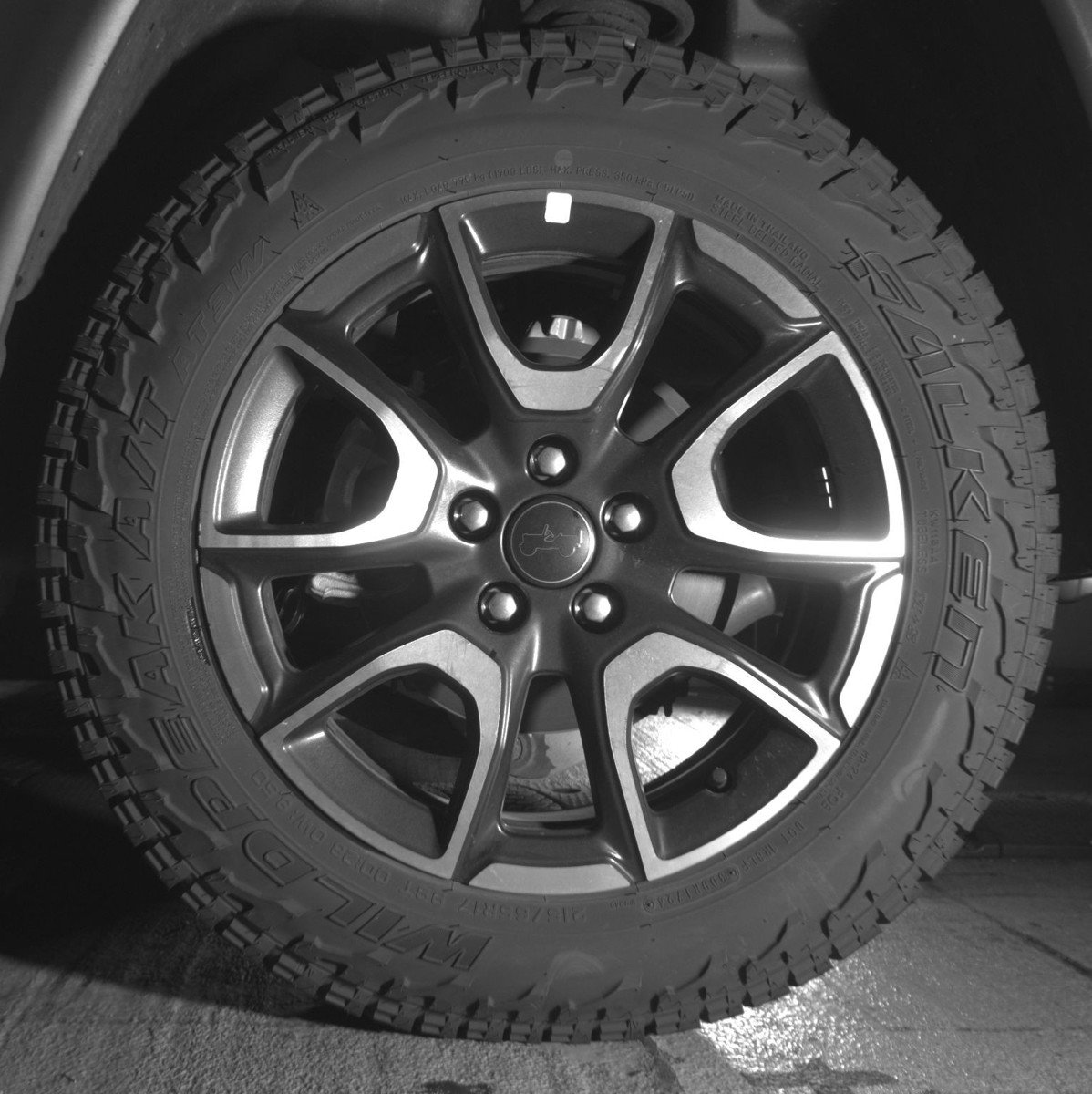 Used 2025 Jeep Compass Trailhawk AWD/4WD image 14