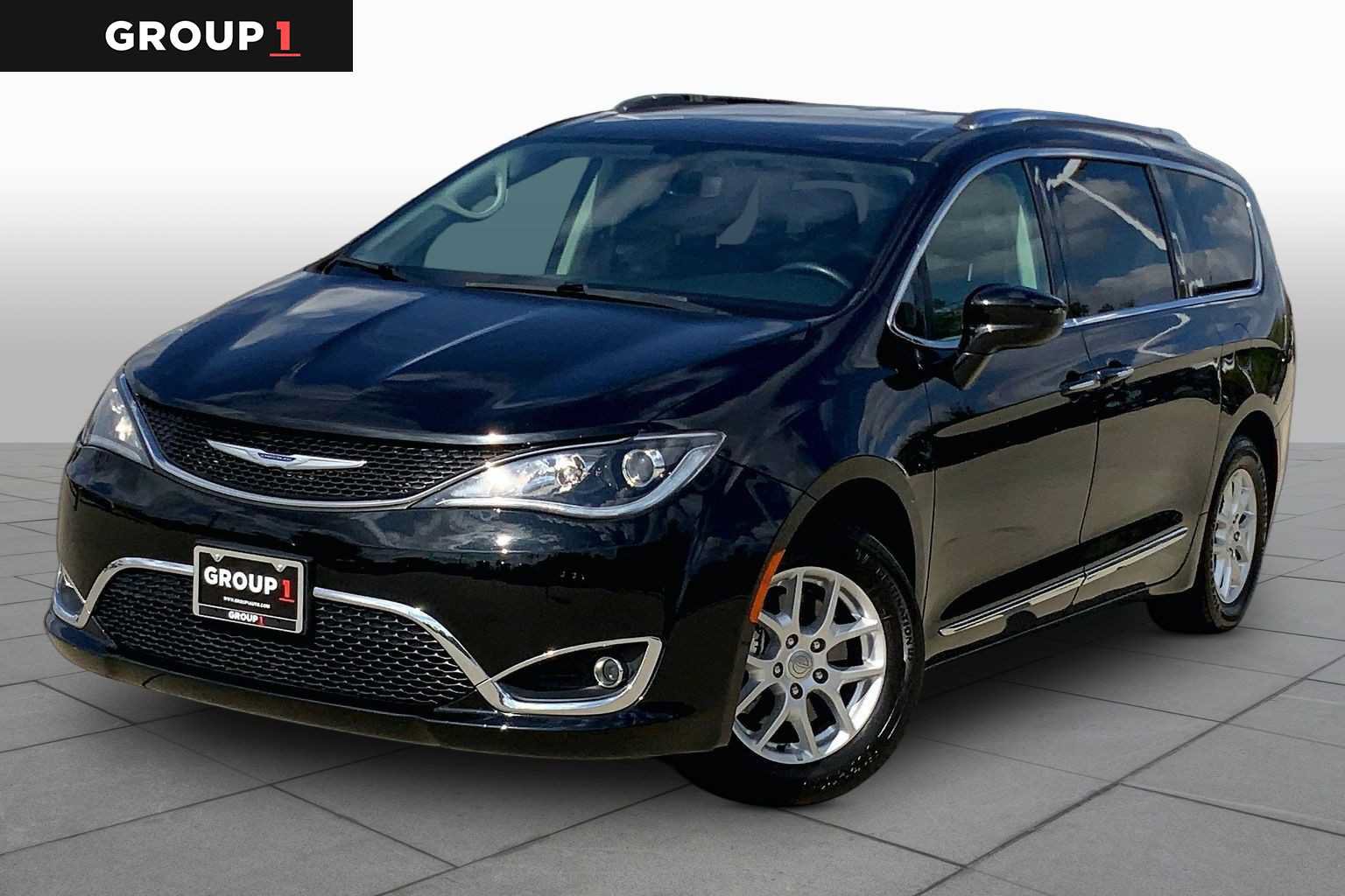 Used 2020 Chrysler Pacifica Touring-L FWD image 1