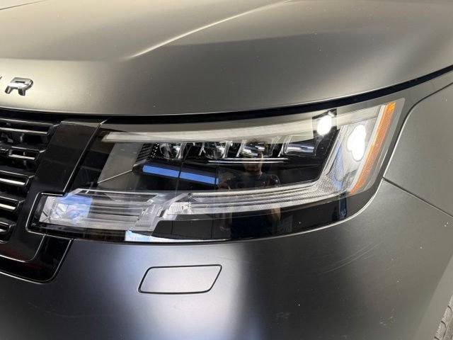 Used 2025 Land Rover Range Rover SE AWD/4WD image 8