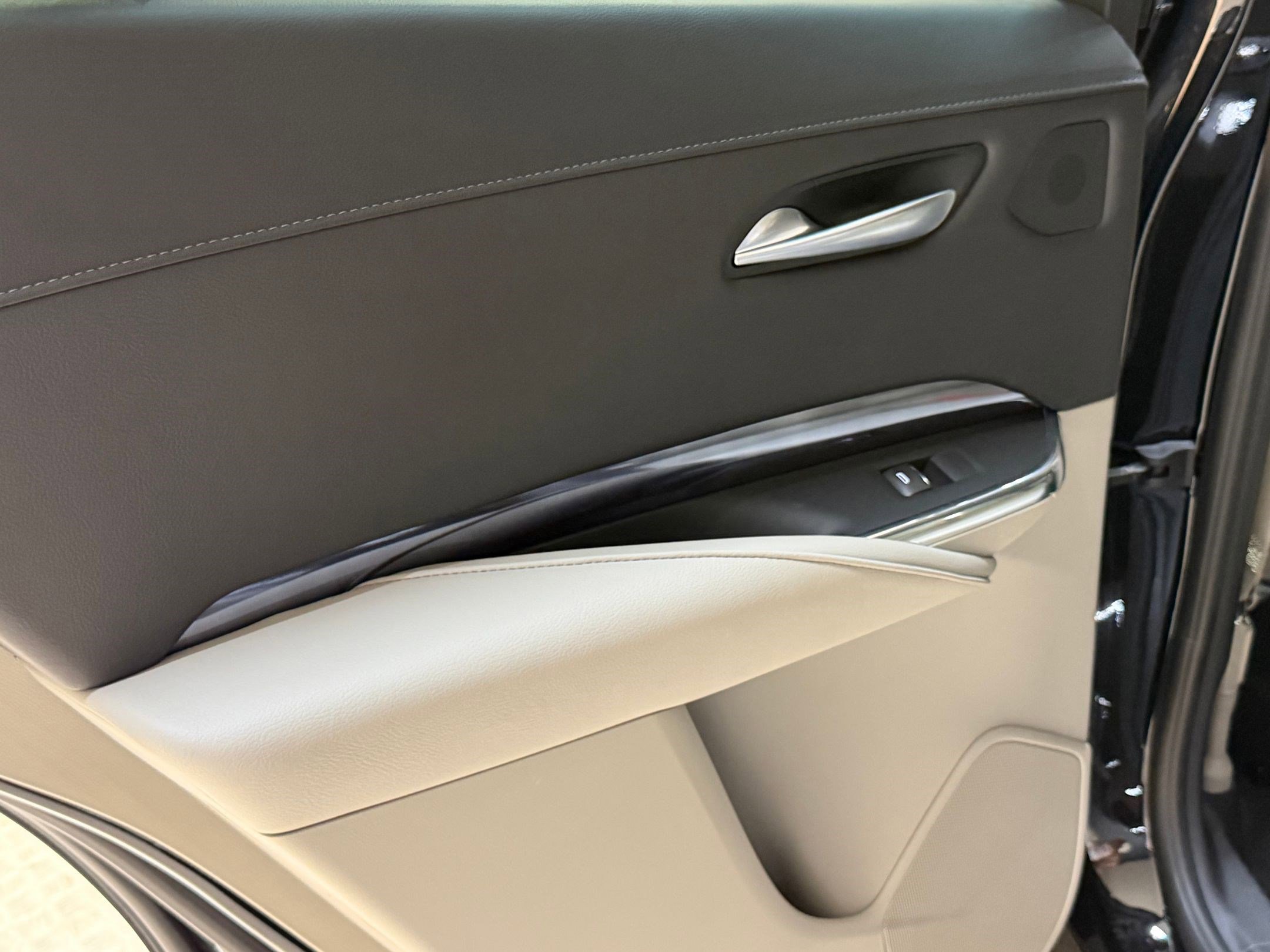 Used 2023 Cadillac XT4 Luxury FWD image 38