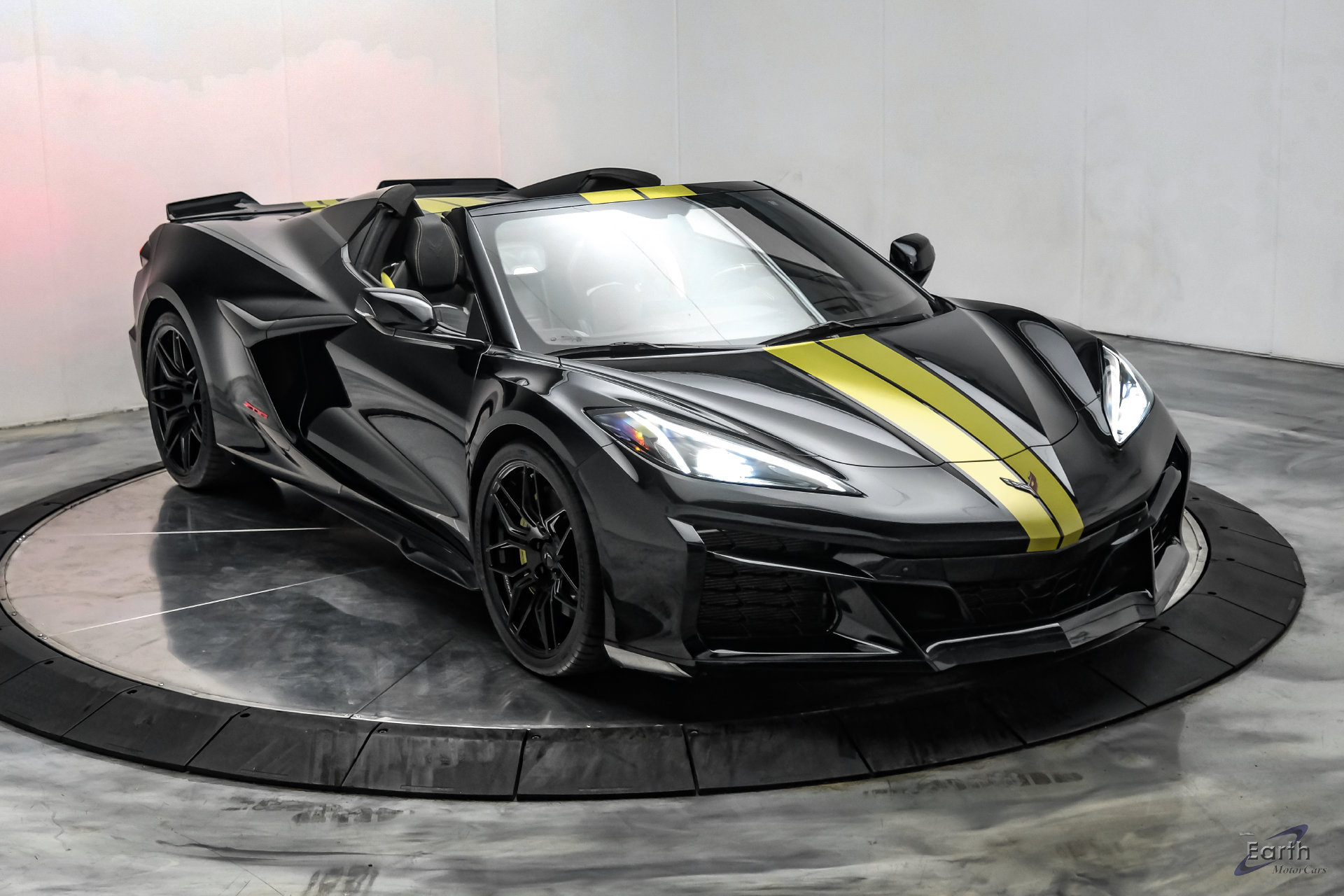 Used 2023 Chevrolet Corvette Z06 w/ Stealth Interior Trim Package RWD image 33