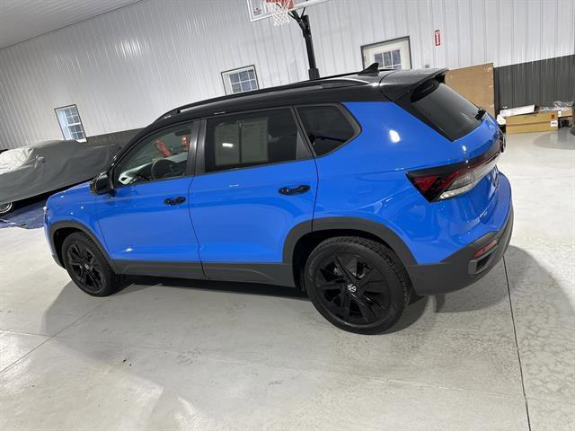 Certified 2025 Volkswagen Taos SE image 5