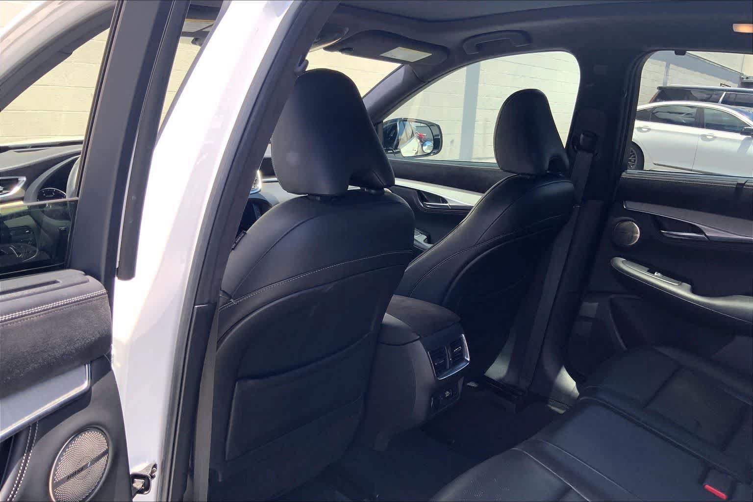 Used 2019 INFINITI QX50 Essential w/ Sensory Package FWD image 12