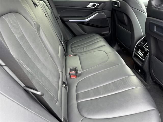 Used 2022 BMW X5 xDrive40i w/ Premium Package AWD/4WD image 9