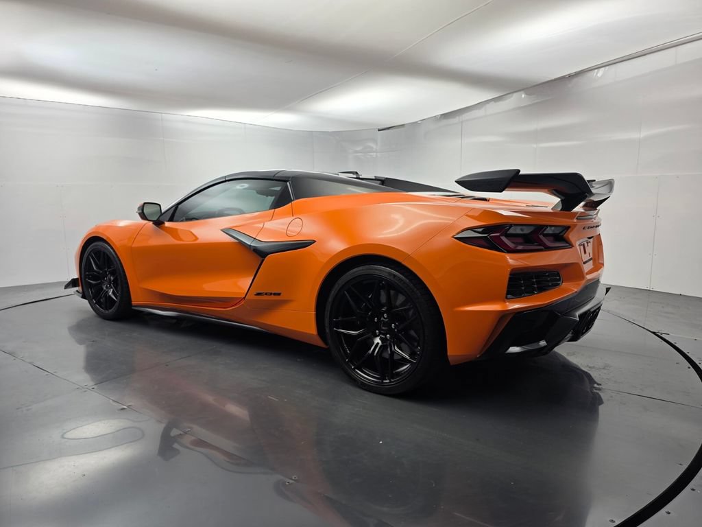 Used 2024 Chevrolet Corvette Z06 w/ Stealth Interior Trim Package RWD image 7
