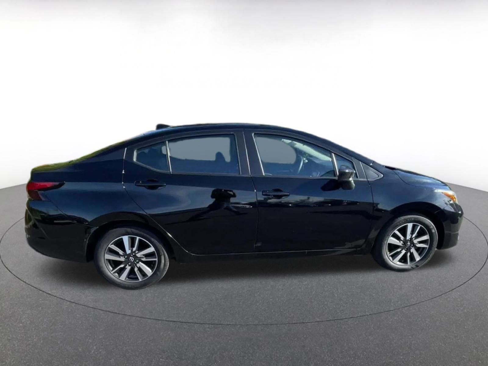 Used 2025 Nissan Versa SV image 16