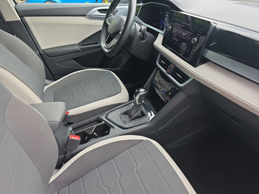 Used 2025 Volkswagen Taos SE FWD image 16