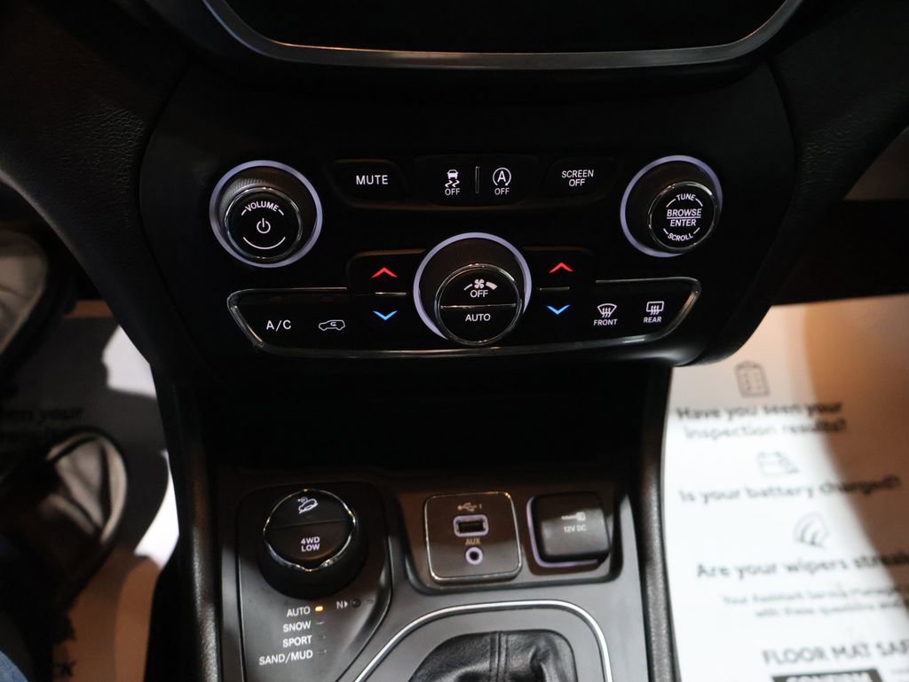 Used 2021 Jeep Cherokee Latitude Lux w/ Comfort/Convenience Group image 29