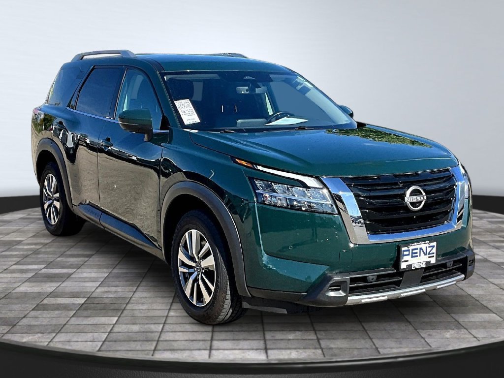 Used 2023 Nissan Pathfinder SL AWD/4WD image 3