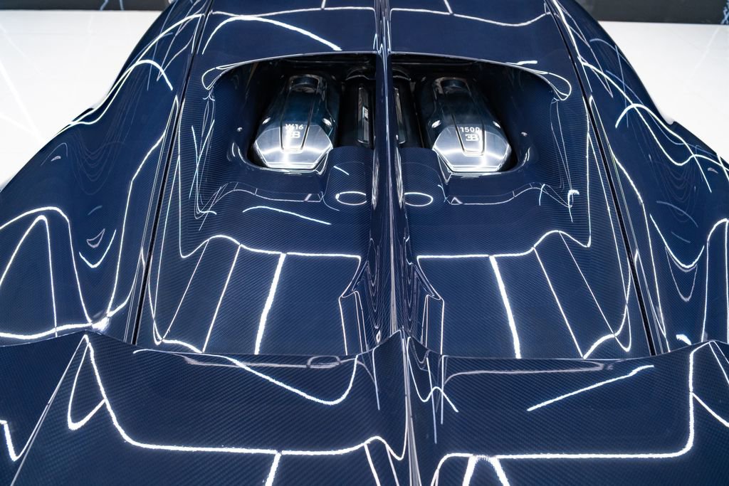 Used 2020 Bugatti Chiron AWD/4WD image 17