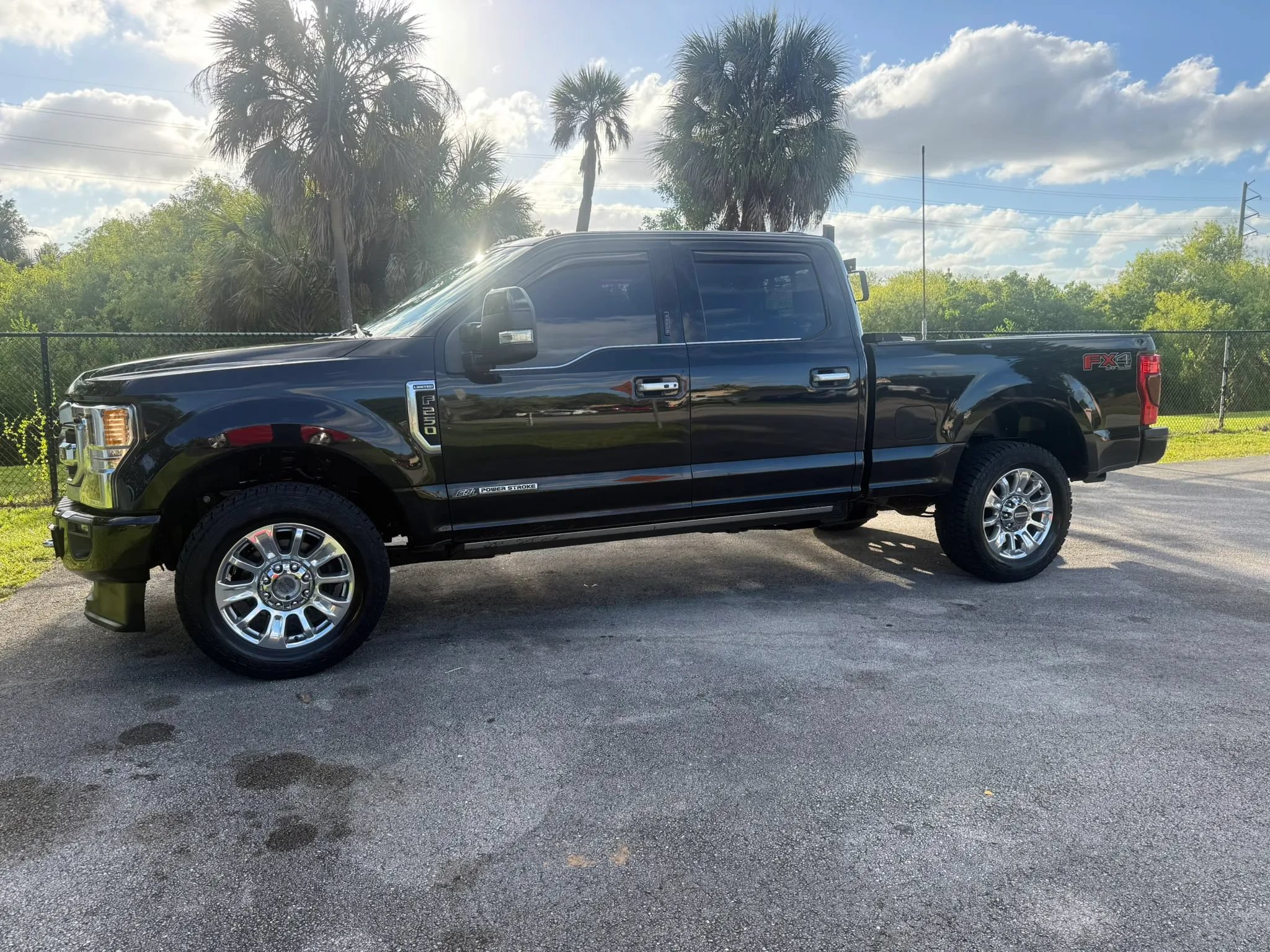 Used 2020 Ford F250 Limited w/ FX4 Off-Road Package AWD/4WD image 8