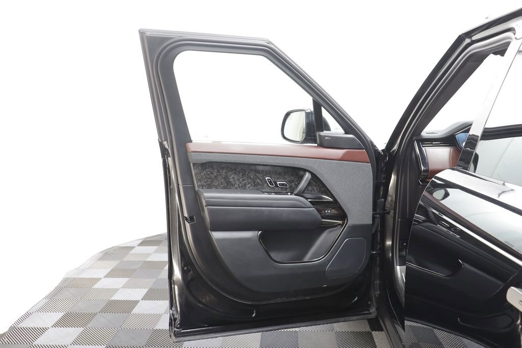 Used 2023 Land Rover Range Rover Sport SE Dynamic image 5