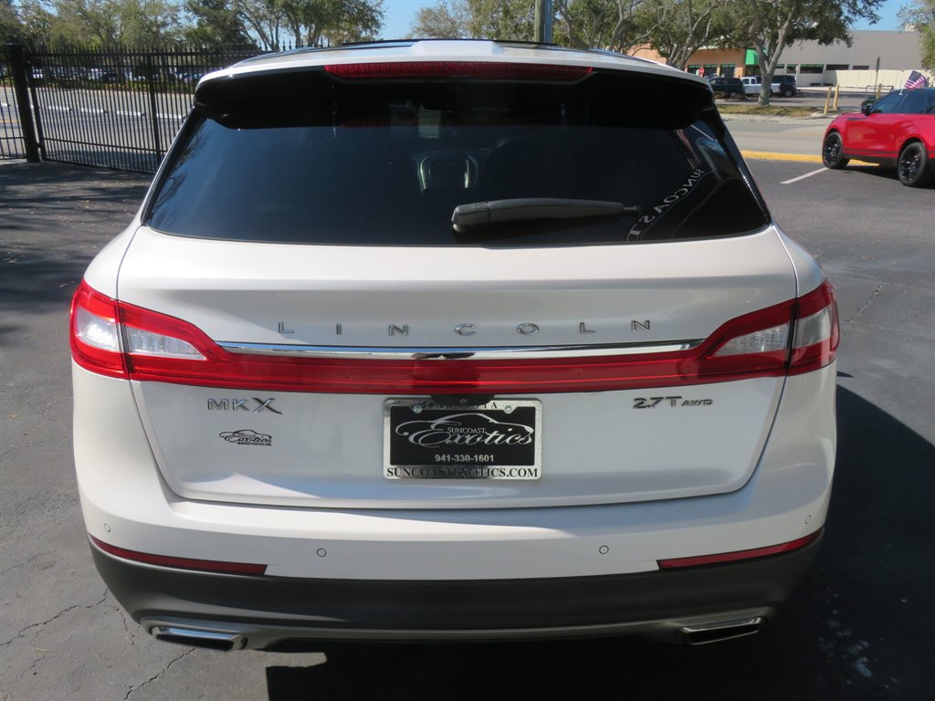 Used 2017 Lincoln MKX Reserve w/ Driver Assistance Package image 5