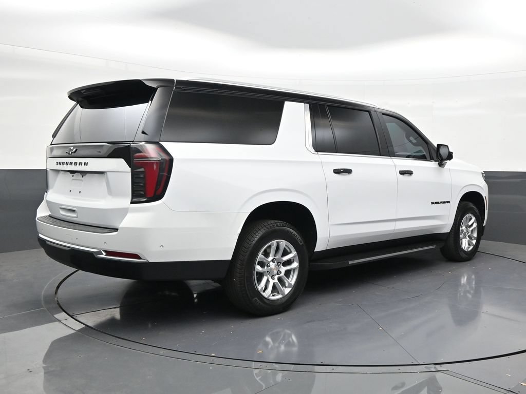 Used 2025 Chevrolet Suburban LS RWD image 5