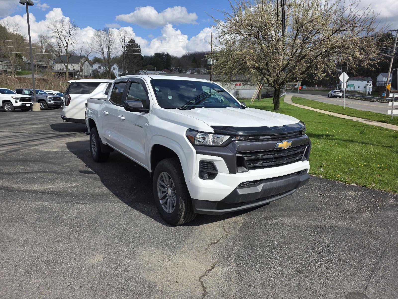 Used 2024 Chevrolet Colorado LT w/ LT Convenience Package AWD/4WD image 1