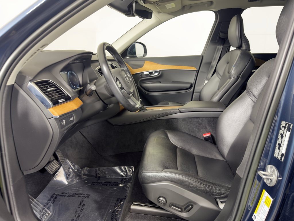 Used 2022 Volvo XC90 T6 Momentum w/ Advanced Package AWD/4WD image 5