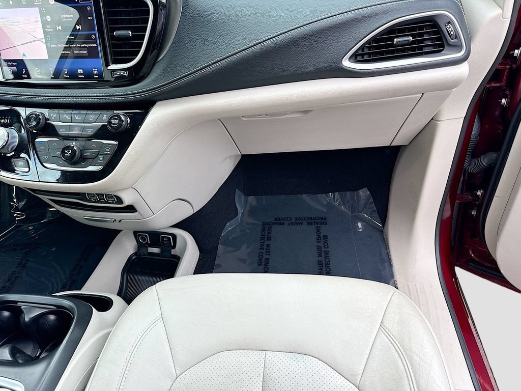 Used 2021 Chrysler Pacifica Touring-L w/ Premium & Safety Sphere Group FWD image 18