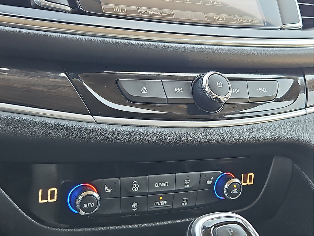 Used 2018 Buick Enclave Essence FWD image 17