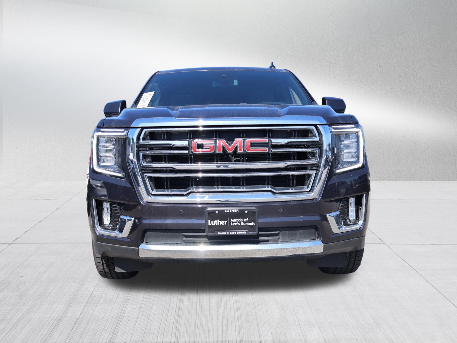 Used 2024 GMC Yukon SLT AWD/4WD image 2