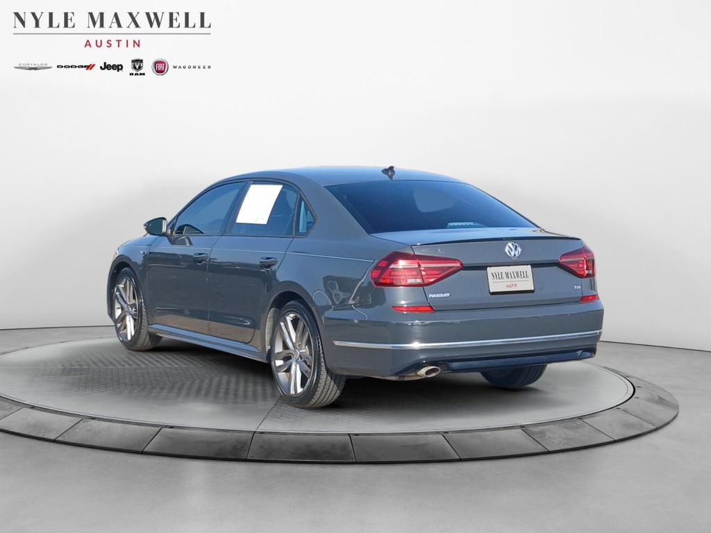 Used 2018 Volkswagen Passat 2.0T R-Line w/ R-Line Lighting Package FWD image 14
