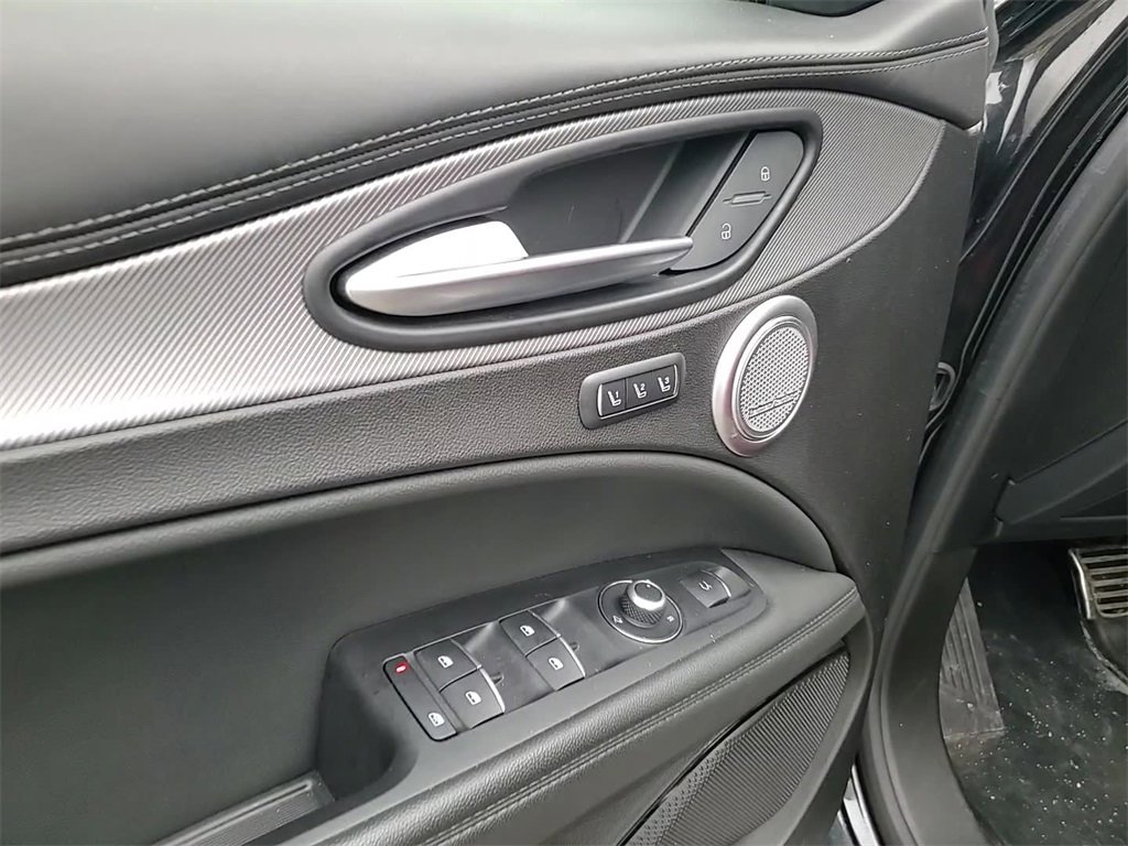Used 2024 Alfa Romeo Stelvio Veloce image 10
