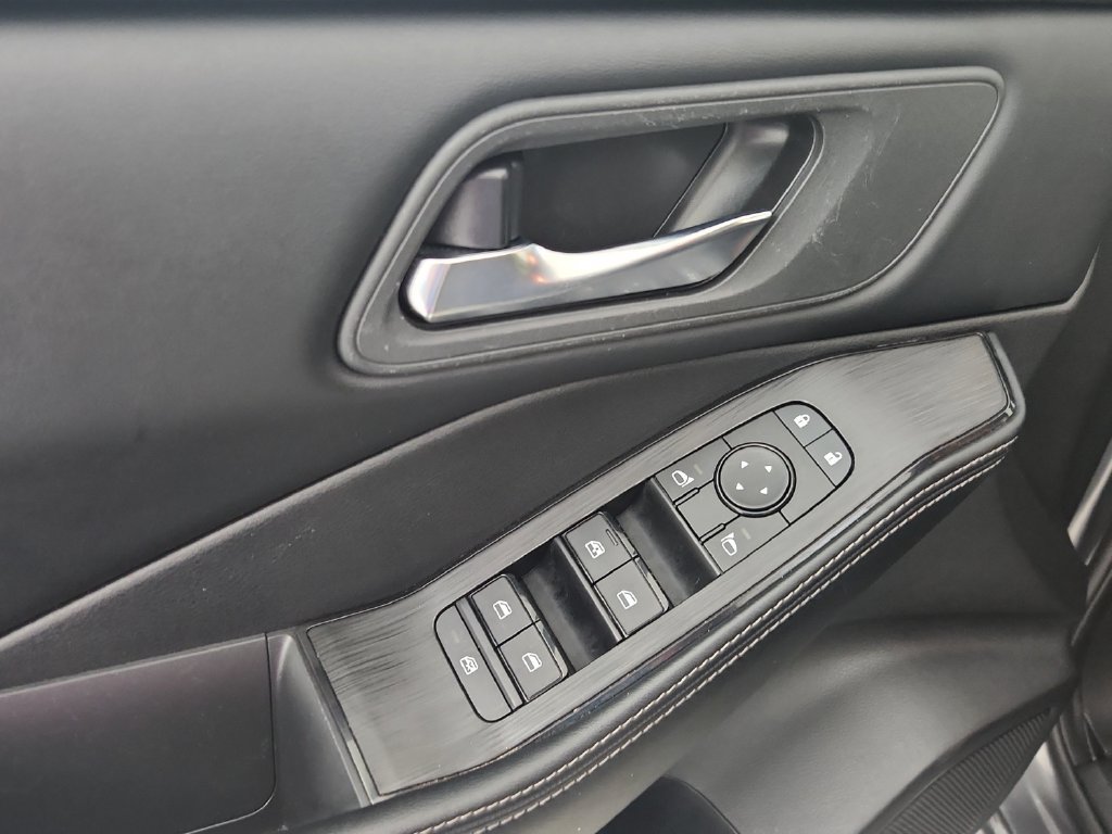 Used 2025 Nissan Rogue SV AWD/4WD image 23