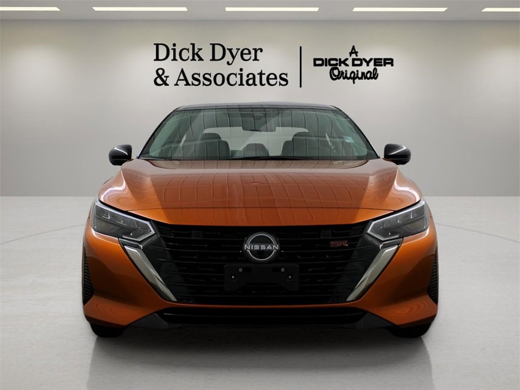 Used 2025 Nissan Sentra SR w/ SR Premium Package image 9