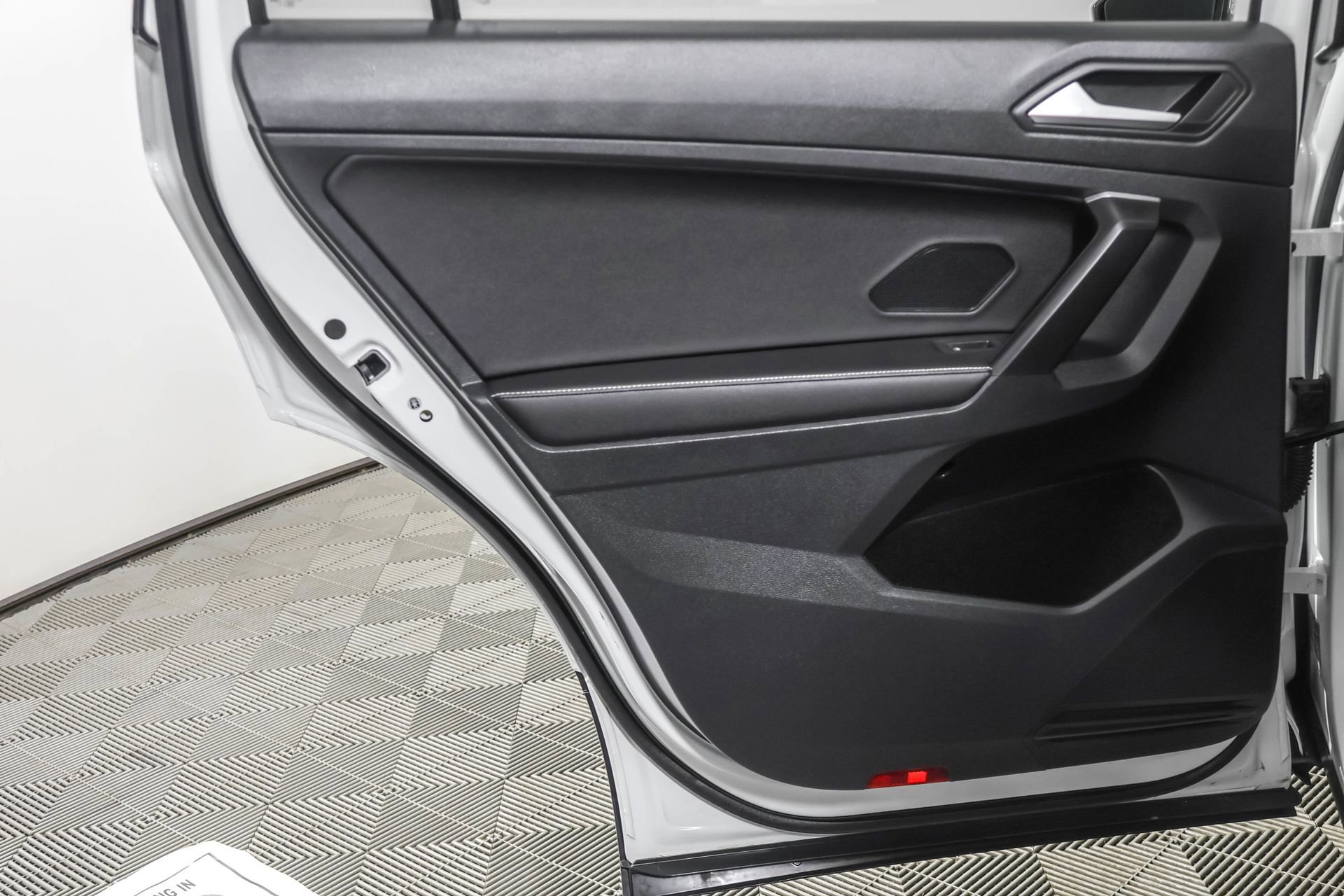 Used 2024 Volkswagen Tiguan S image 37