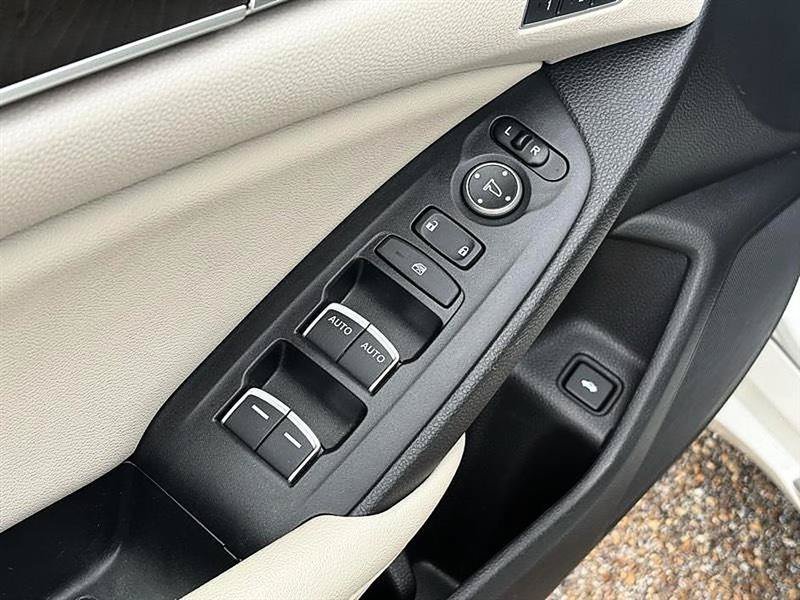 Used 2020 Honda Accord Touring image 17
