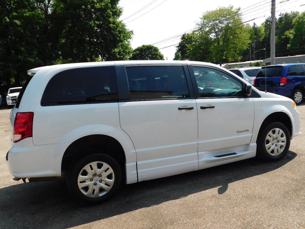 Used 2019 Dodge Grand Caravan SE image 16