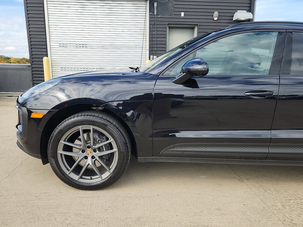 Certified 2025 Porsche Macan image 6