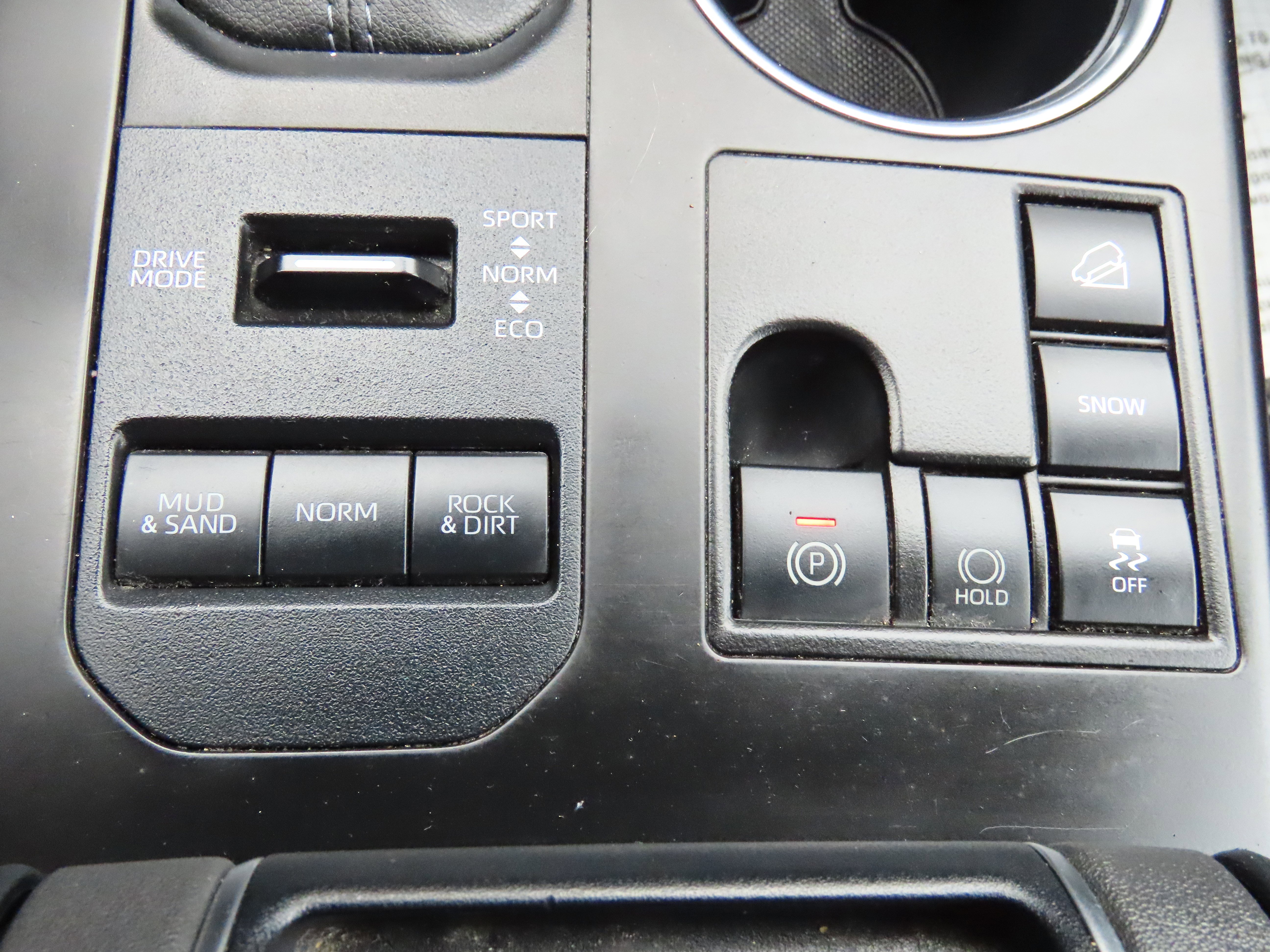 Used 2024 Toyota Highlander LE image 29