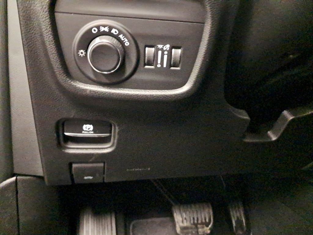 New 2026 Jeep Grand Cherokee Altitude image 8