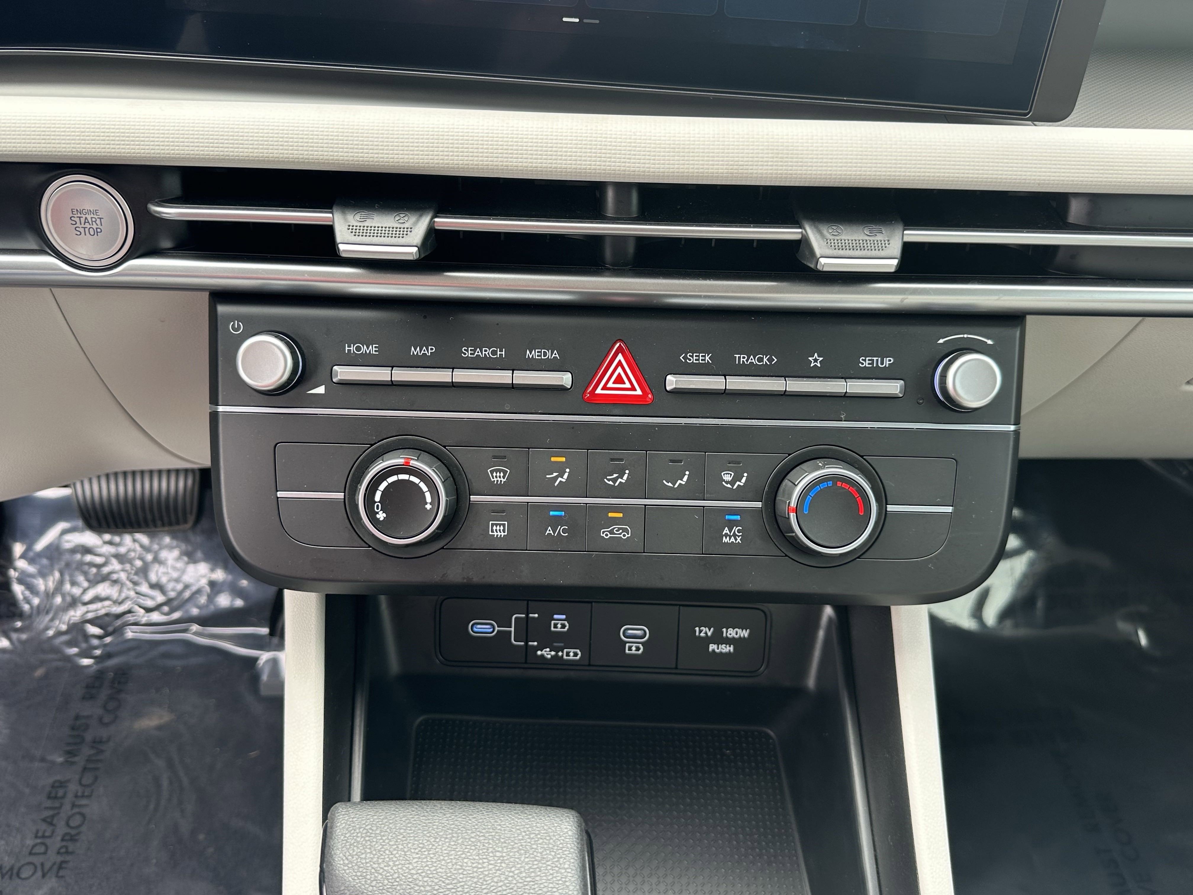 Used 2025 Hyundai Tucson SE image 30