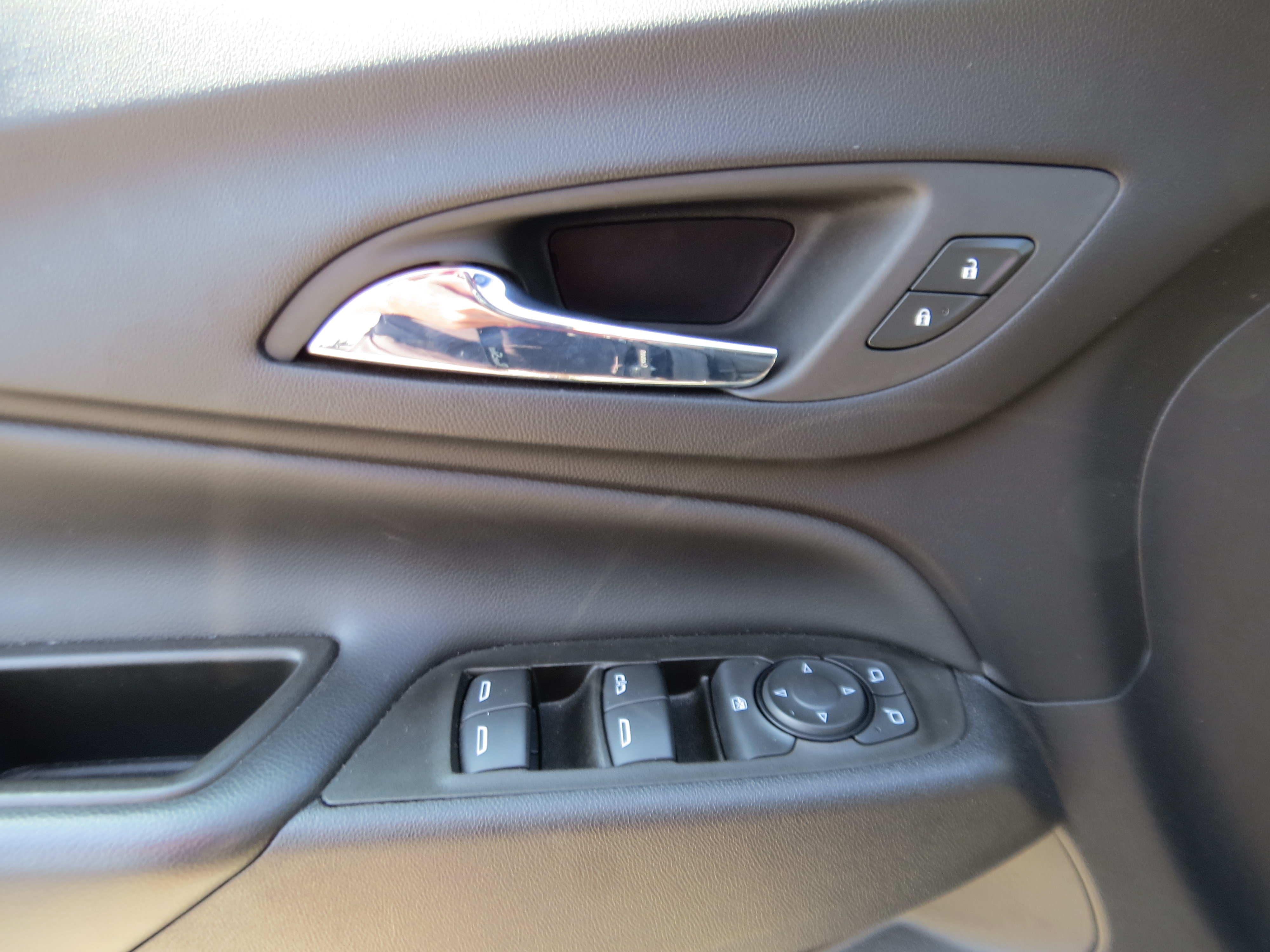 Used 2024 Chevrolet Equinox LT AWD/4WD image 17