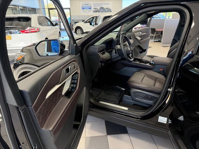 Used 2025 Ford Explorer Platinum w/ Ultimate Package AWD/4WD image 14