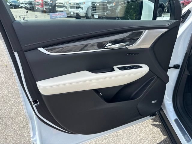 Used 2025 Cadillac XT6 Sport w/ LPO, Floor Liner Package AWD/4WD image 22