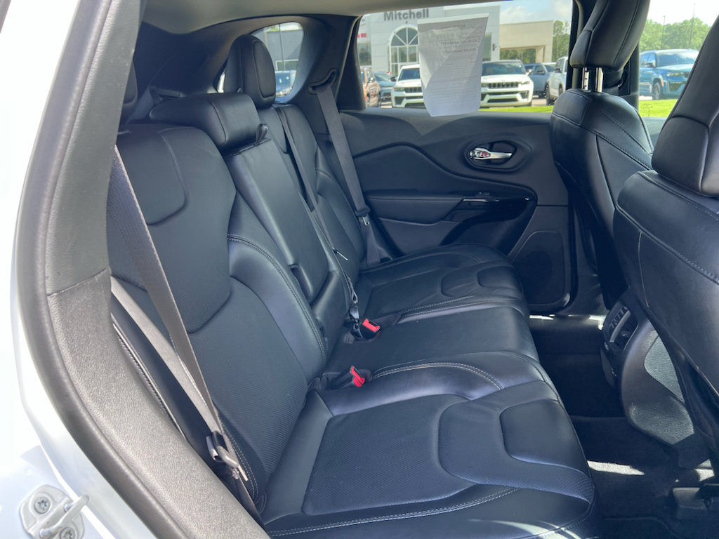 Certified 2023 Jeep Cherokee Altitude Lux AWD/4WD image 12