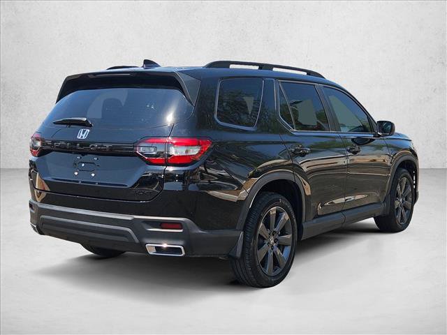 Used 2025 Honda Pilot Sport image 5