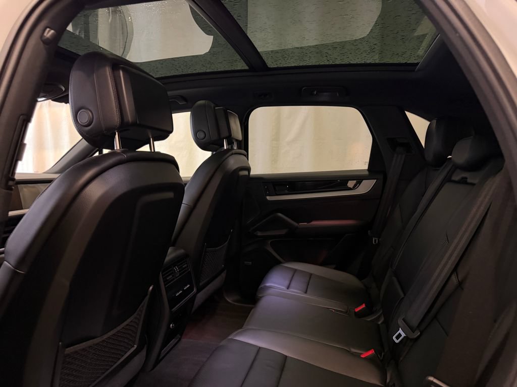 Certified 2024 Porsche Cayenne AWD/4WD image 24