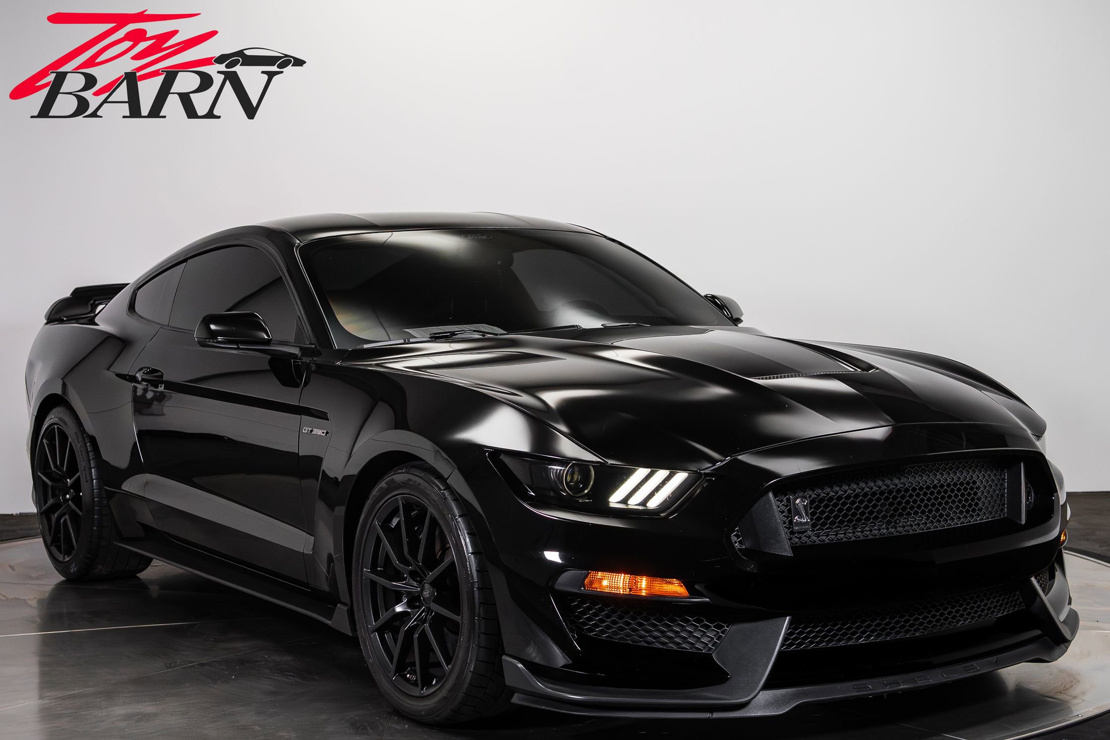 Used 2016 Ford Mustang Shelby GT350 w/ Technology Package RWD image 7