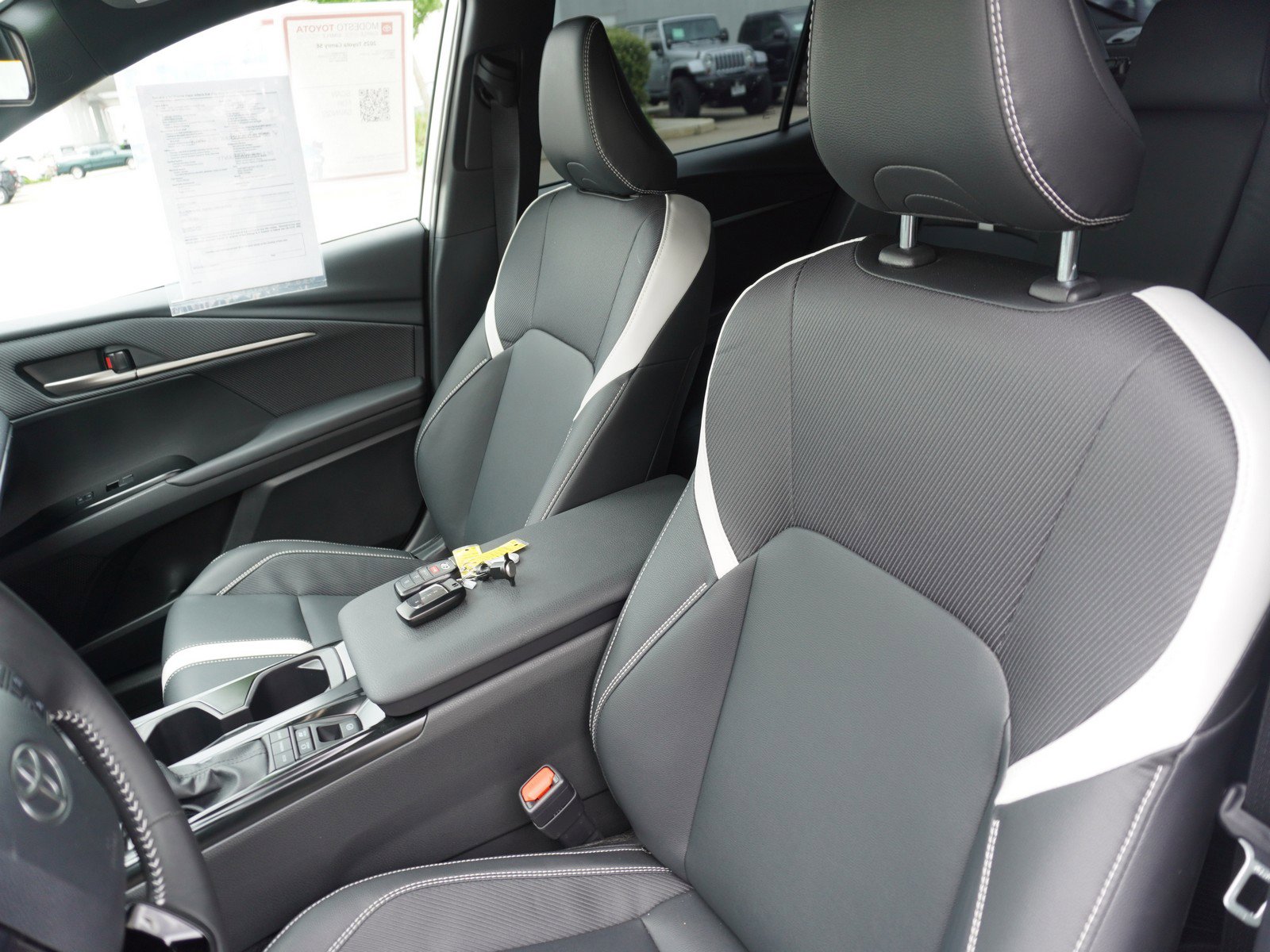 Used 2025 Toyota Camry SE FWD image 20