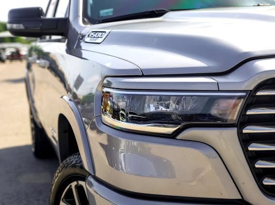 Used 2025 RAM 1500 Laramie AWD/4WD image 3