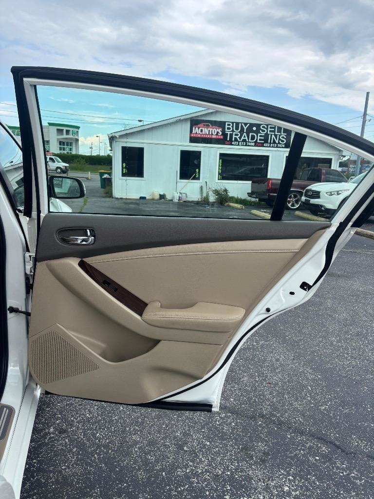 Used 2011 Nissan Altima 2.5 SL w/ 2.5SL Pkg FWD image 29