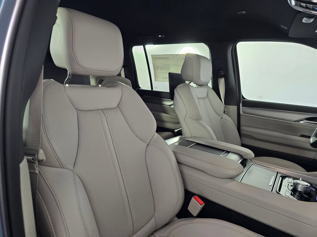 New 2026 Jeep Grand Wagoneer L Limited w/ Rear Seat Video Group I AWD/4WD image 38